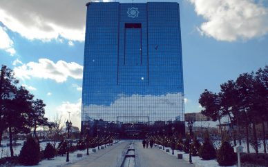 بانک مرکزی موسسات غیر‌مجاز را به دادگاه معرفی کند
